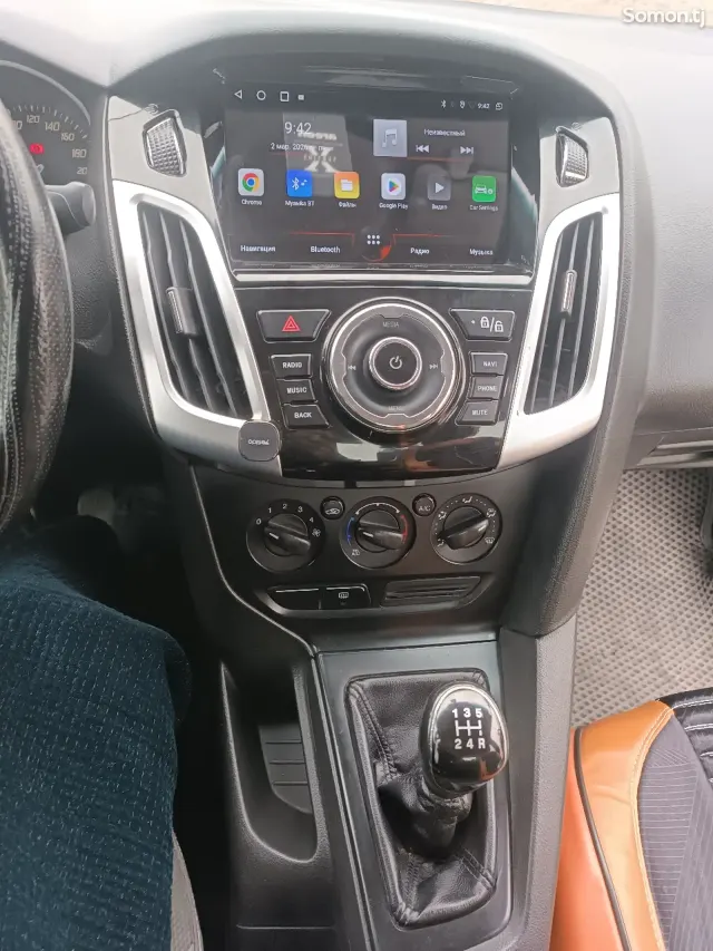 Ford Focus 2012 · 1.6 MT