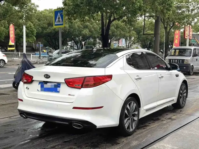 Kia K5 2015 · 2.0 AT