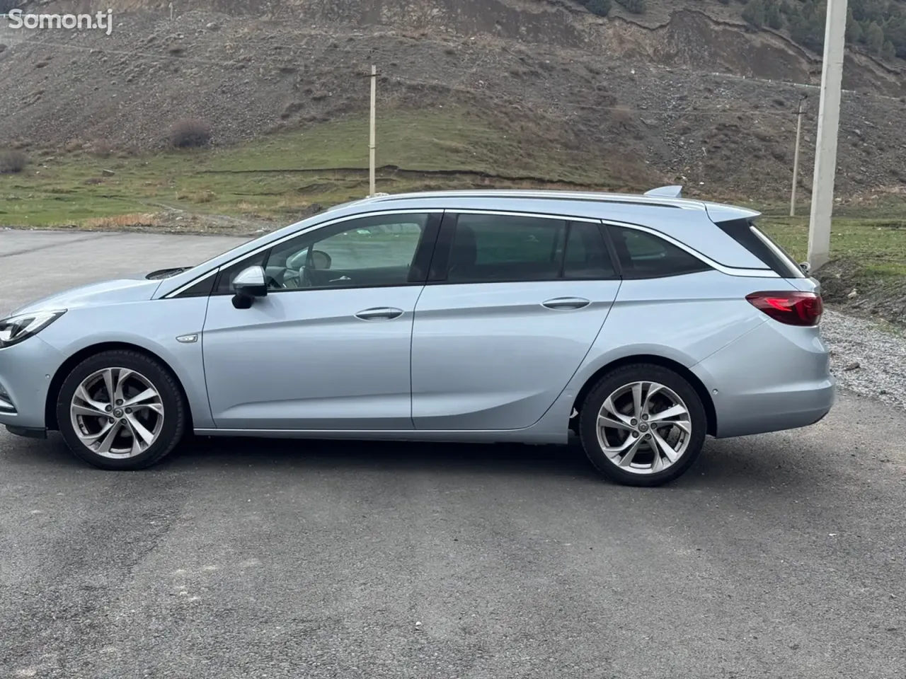 Opel Astra K 2017 · 1.4 AT
