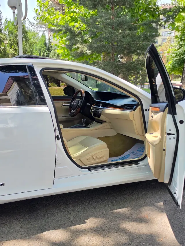 Lexus ES series 2015 · 2.5 AT