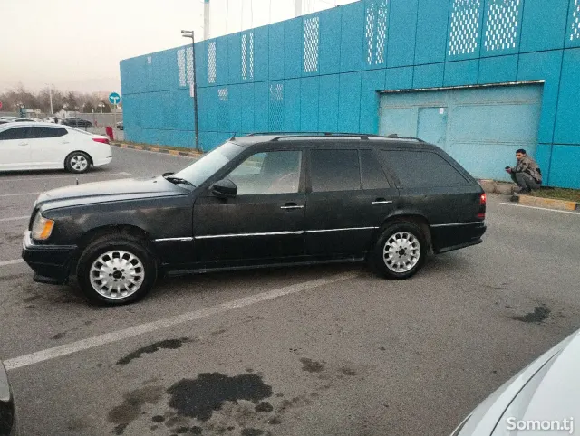 Mercedes-Benz W124 1989 · 3.0 AT