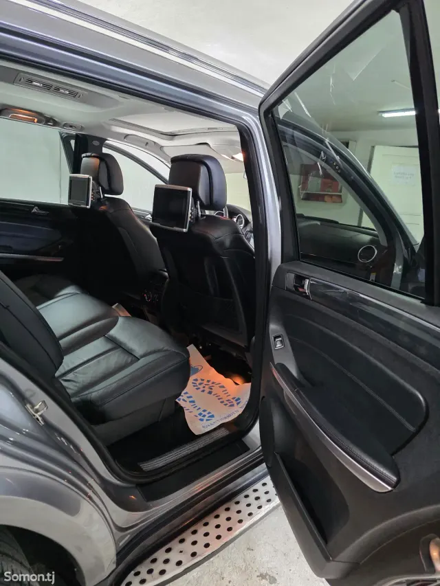 Mercedes-Benz GL class 2011 · 5.0 AT