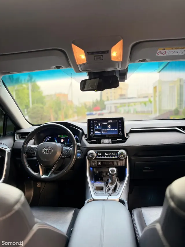 Toyota RAV 4 2020 · 2.5 AT