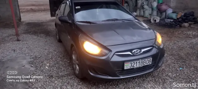Hyundai Solaris 2013 · 1.6 MT