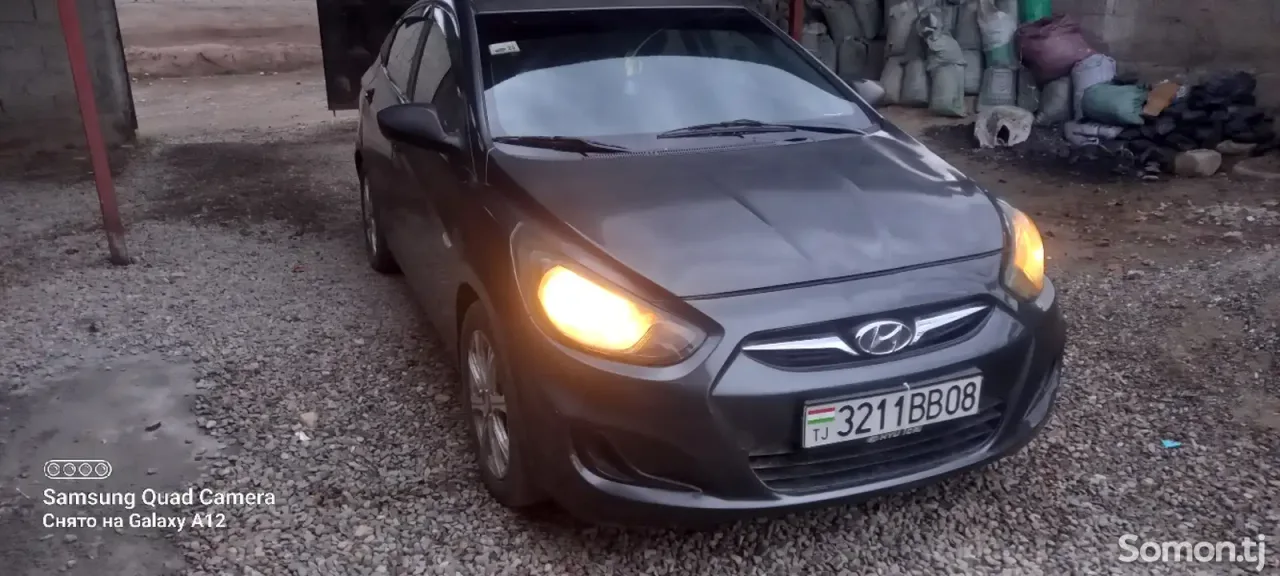 Hyundai Solaris 2013 · 1.6 MT