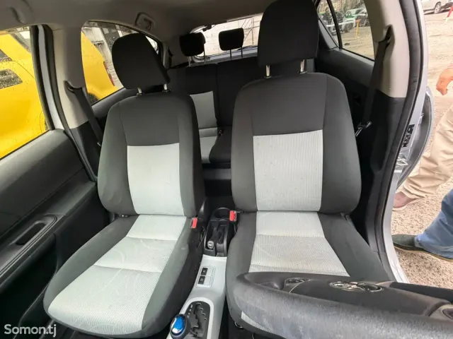 Toyota Aqua 2014 · 1.5 AT