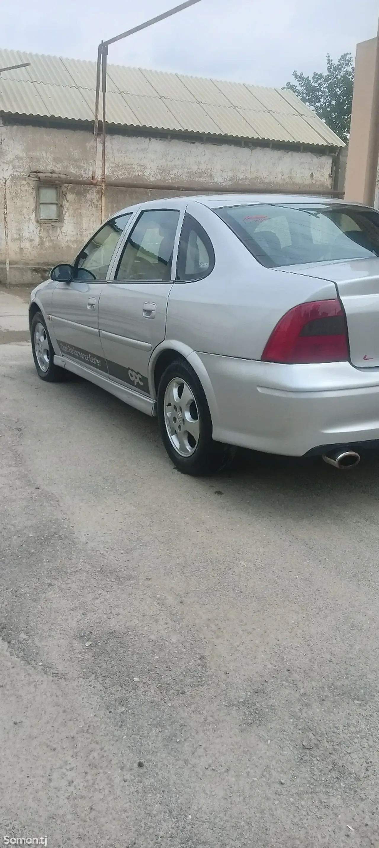Opel Vectra B 2000 · 1.6 MT
