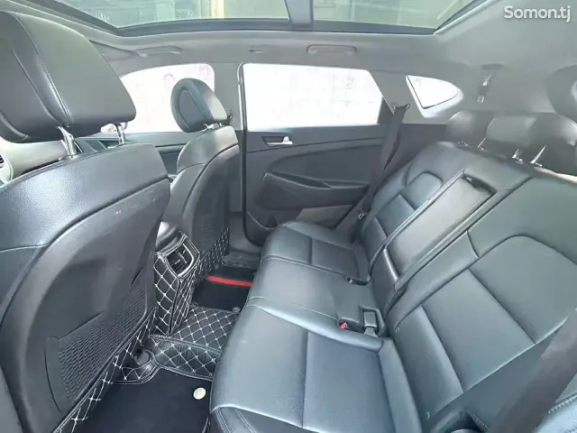 Hyundai Tucson 2015 · 1.6 AT