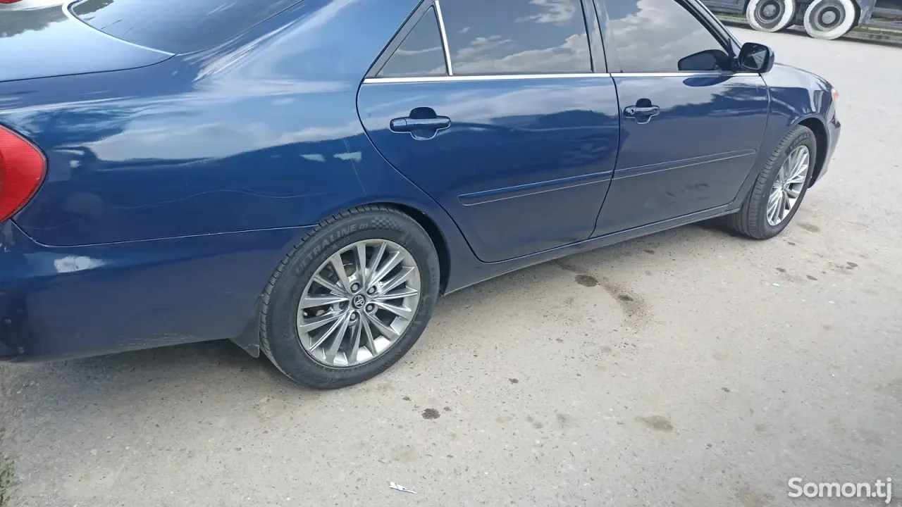 Toyota Camry 2004 · 2.4 MT