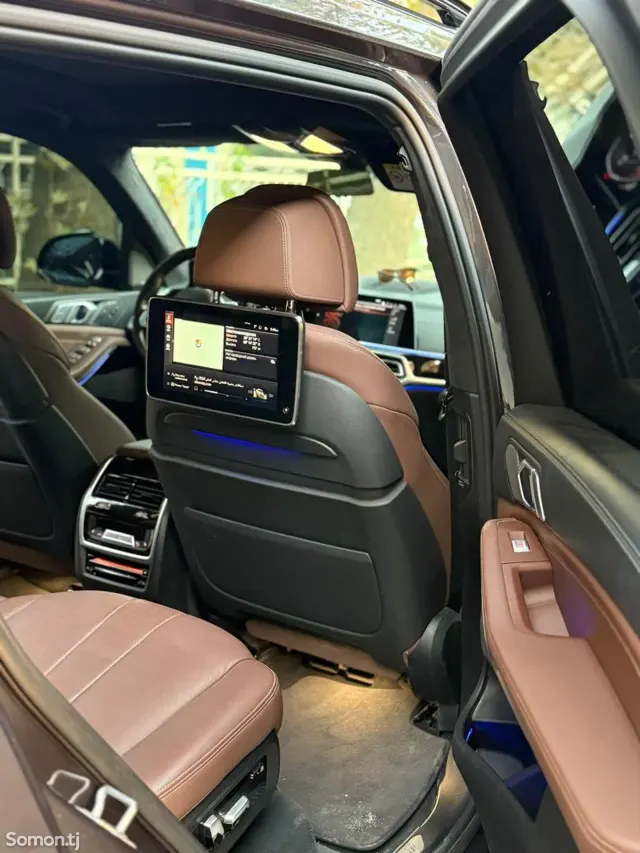 BMW X7 2021 · 4.4 AT