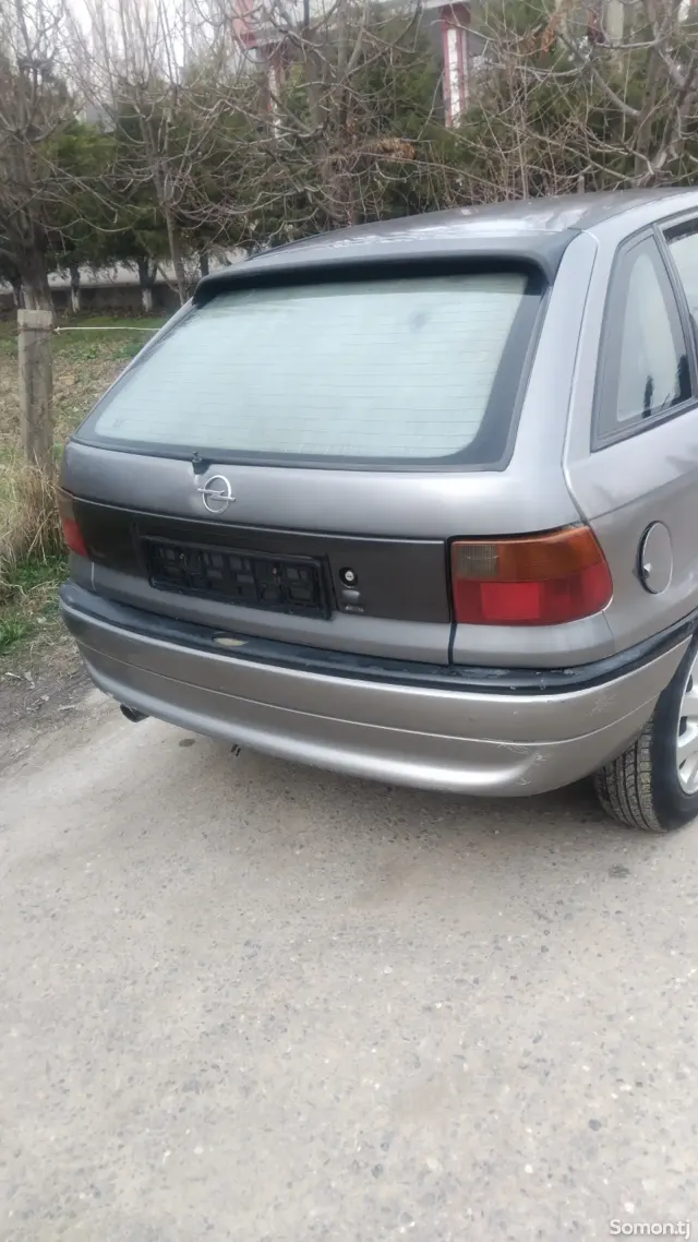 Opel Astra F 1992 · 1.6 MT