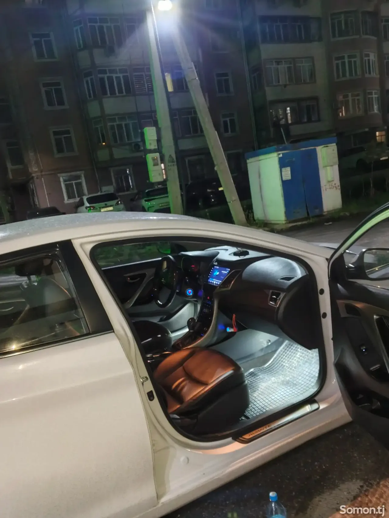 Hyundai Avante 2015 · 1.6 AT