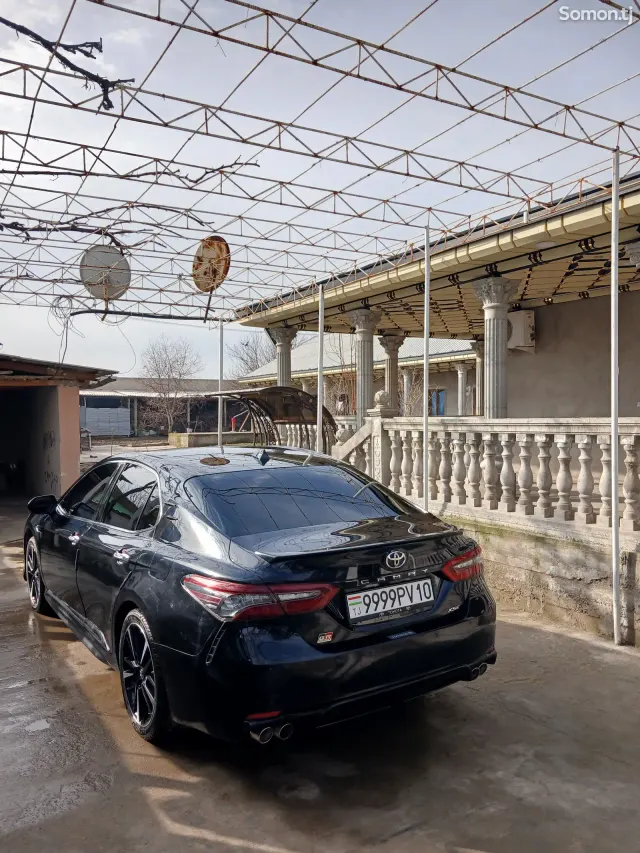 Toyota Camry 2018 · 2.5 AT
