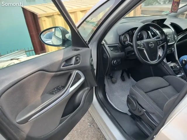 Opel Zafira 2016 · 1.9 MT