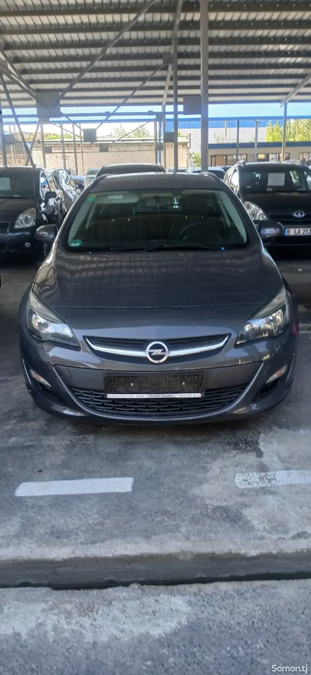 Opel Astra J 2015 · 1.6 MT