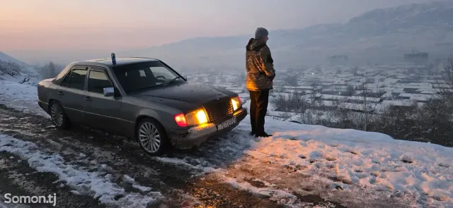 Mercedes-Benz W124 1990 · 2.5 MT