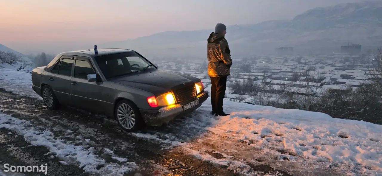 Mercedes-Benz W124 1990 · 2.5 MT