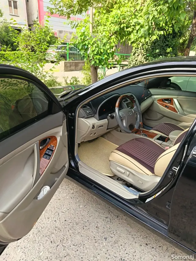 Toyota Camry 2011 · 2.5 AT