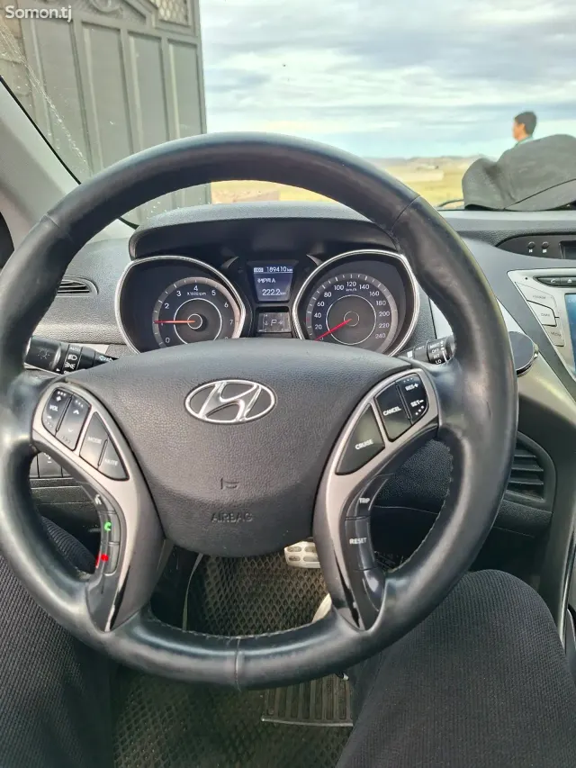 Hyundai Avante 2013 · 1.6 AT