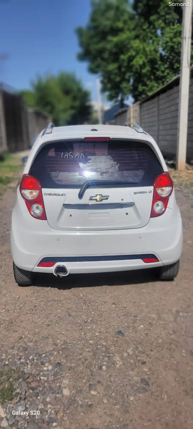 Chevrolet Spark 2014 · 1.1 AT
