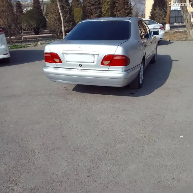 Mercedes-Benz E class 1996 · 2.2 MT