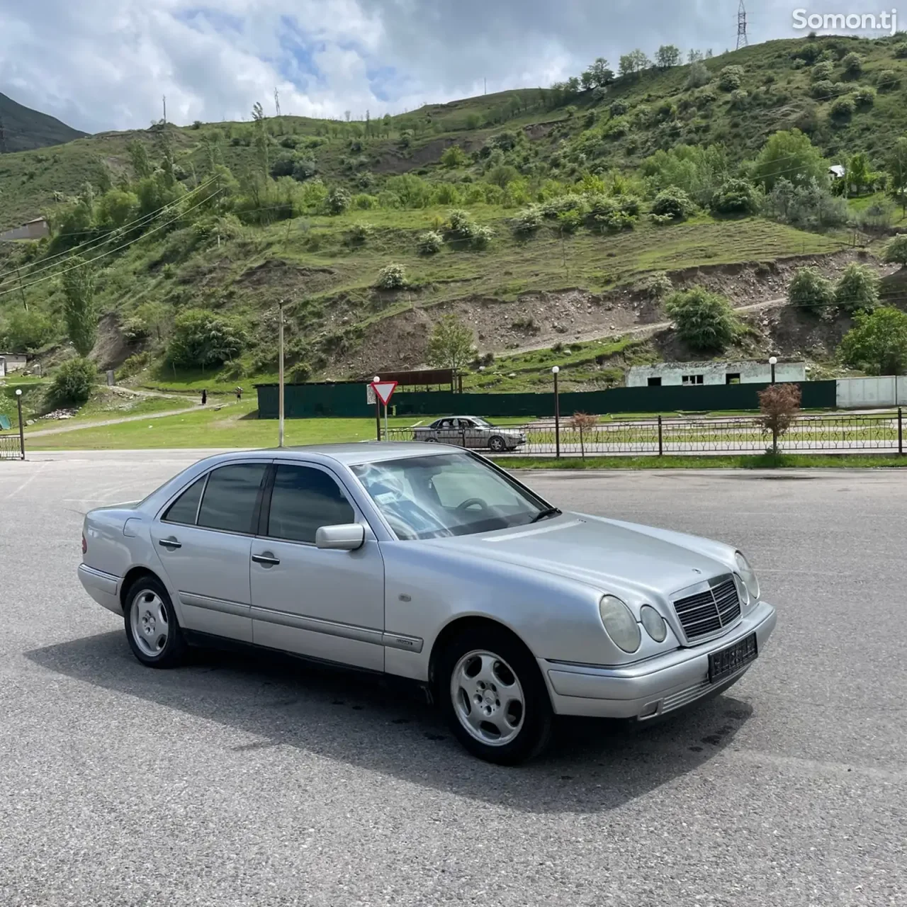 Mercedes-Benz E class 1997 · 2.0 AT