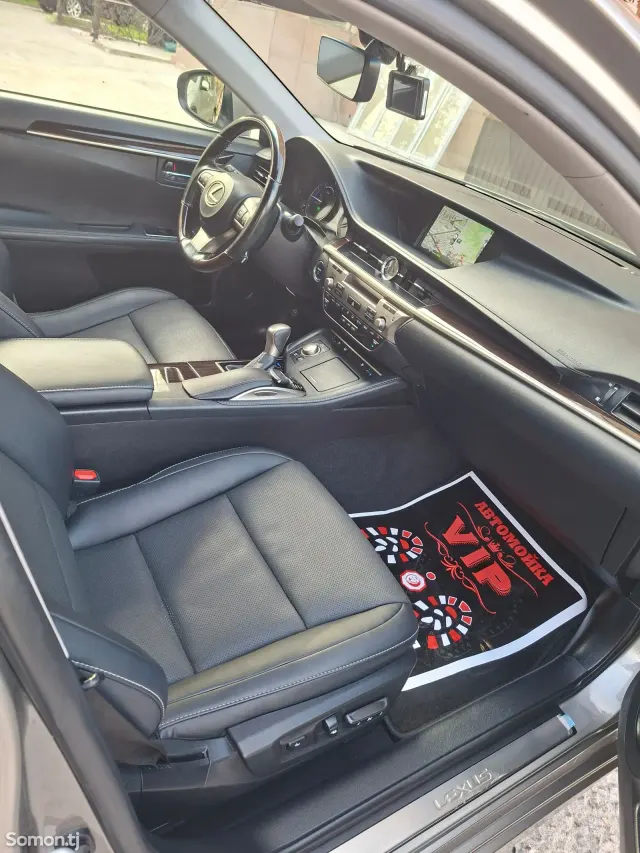 Lexus ES series 2018 · 2.5 AT