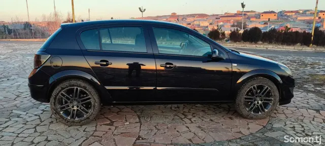 Opel Astra H 2009 · 1.8 AT