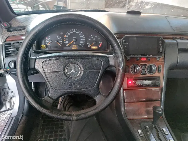 Mercedes-Benz E class 1995 · 2.0 AT