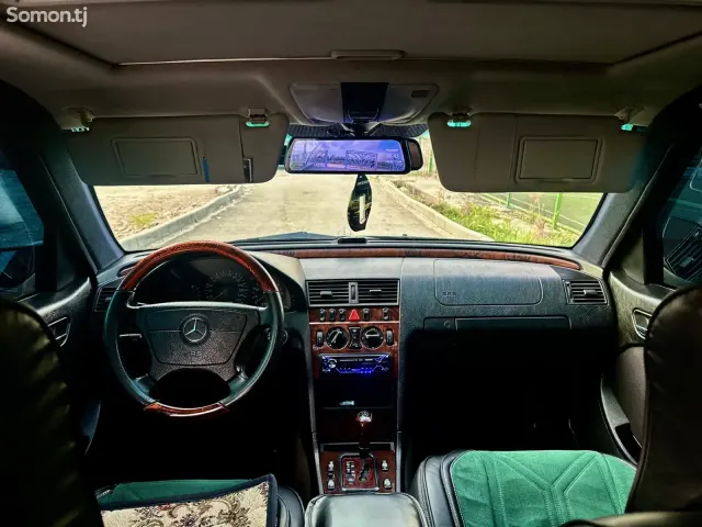 Mercedes-Benz C class 2000 · 3.2 AT