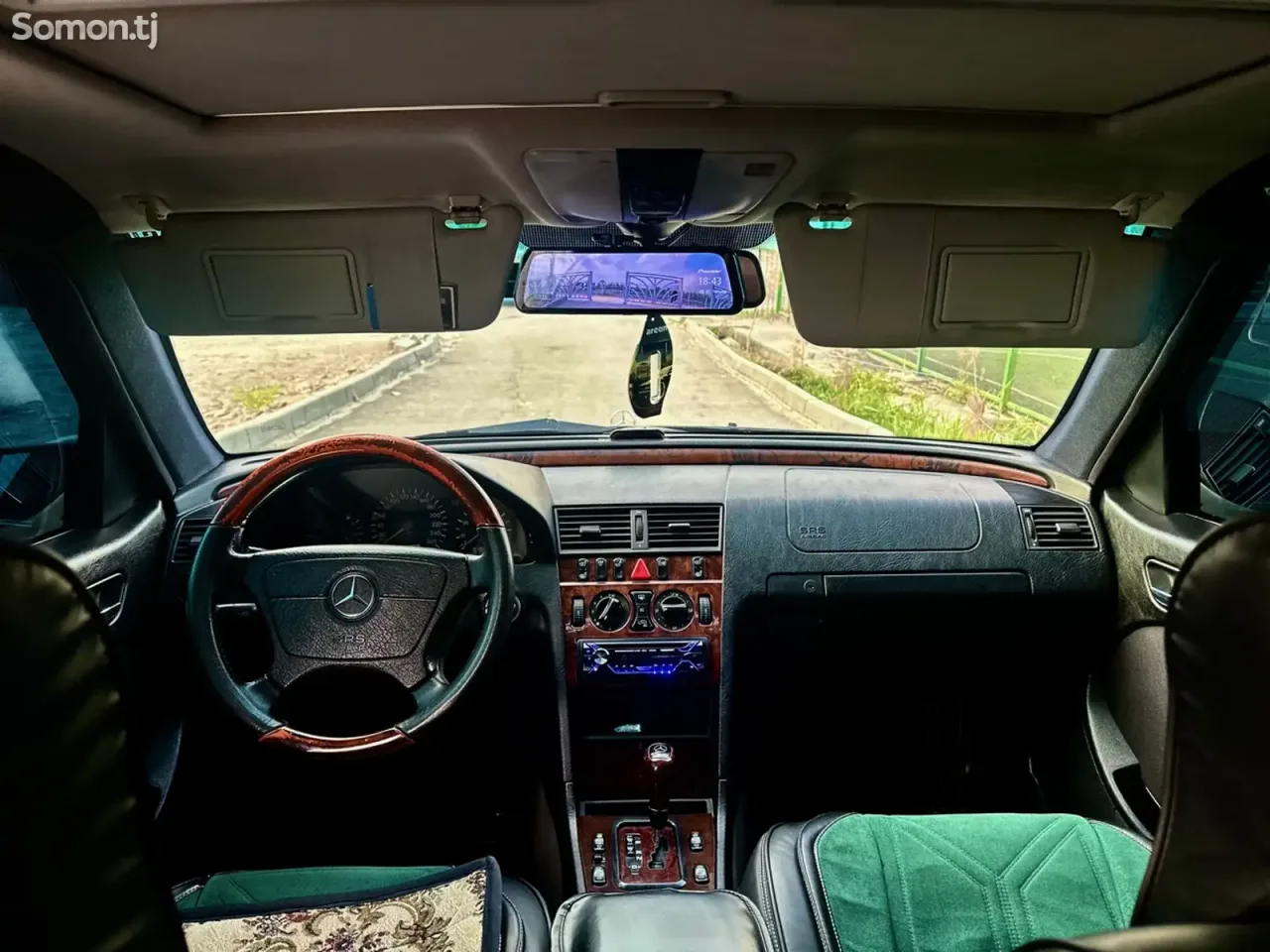 Mercedes-Benz C class 2000 · 3.2 AT