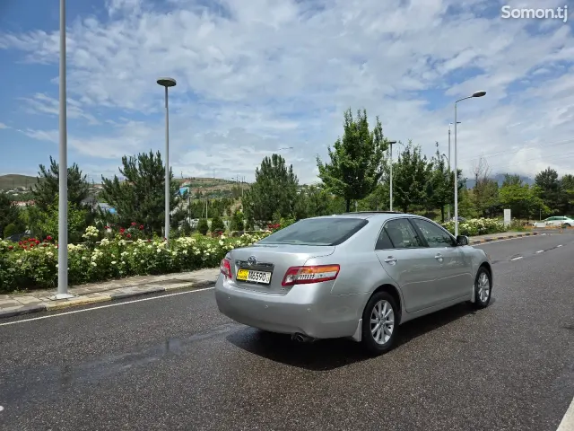 Toyota Camry 2011 · 2.4 AT