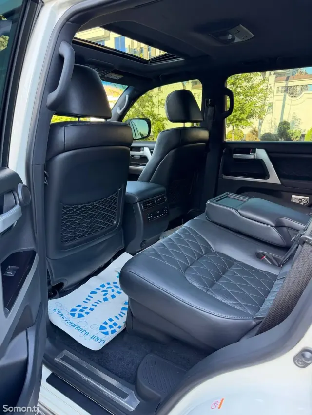 Toyota Land Cruiser 2019 · 4.6 AT
