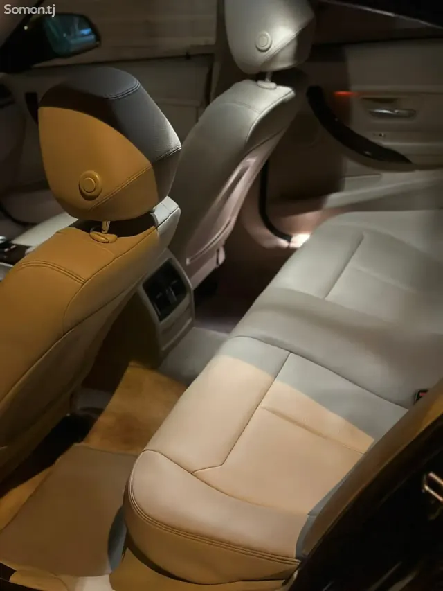 BMW 3 series 2015 · 2.0 AT