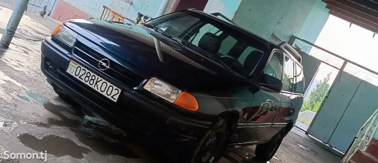 Opel Astra F 1994 · 1.6 MT