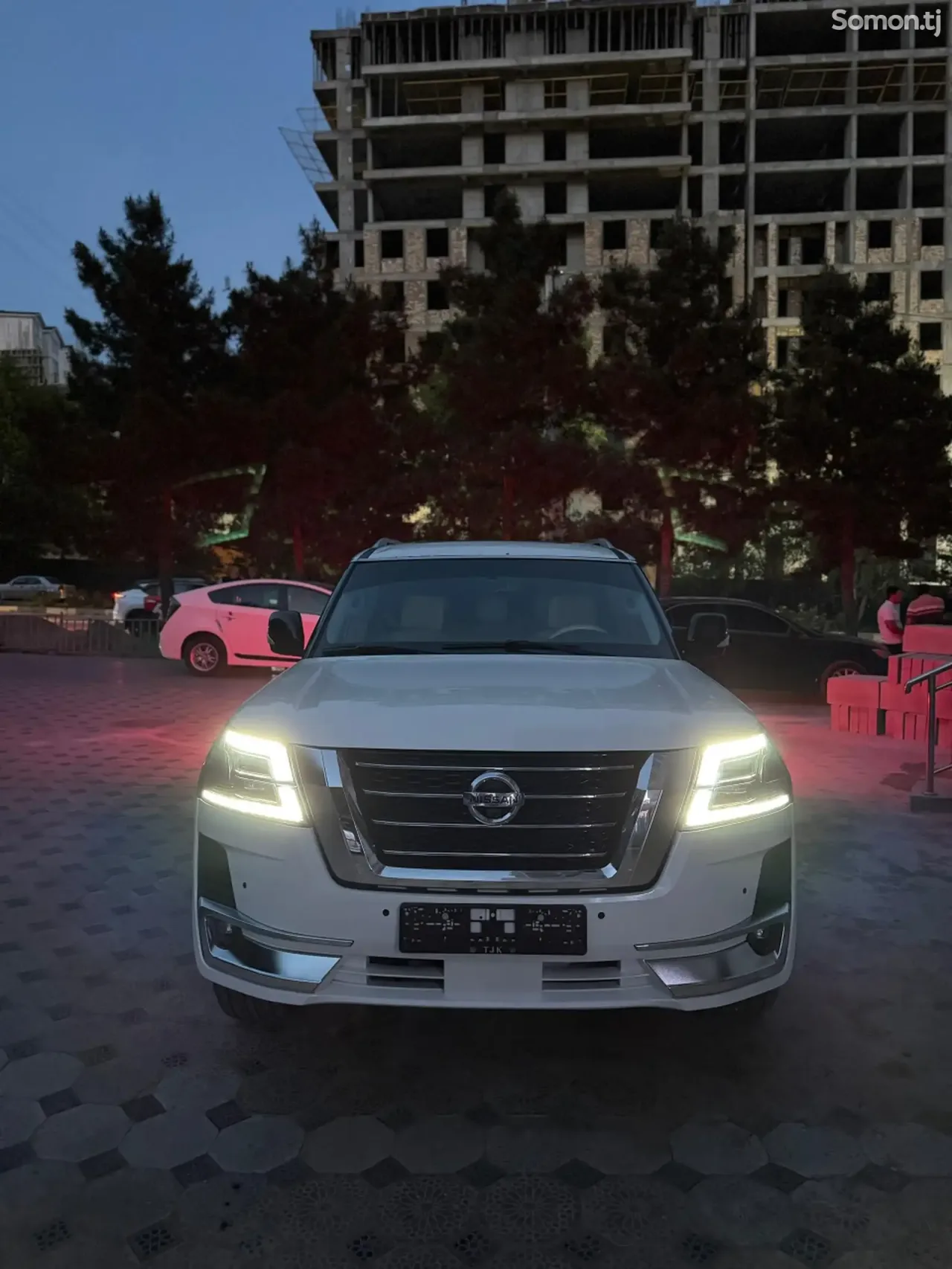Nissan Patrol 2014 · 5.7 AT