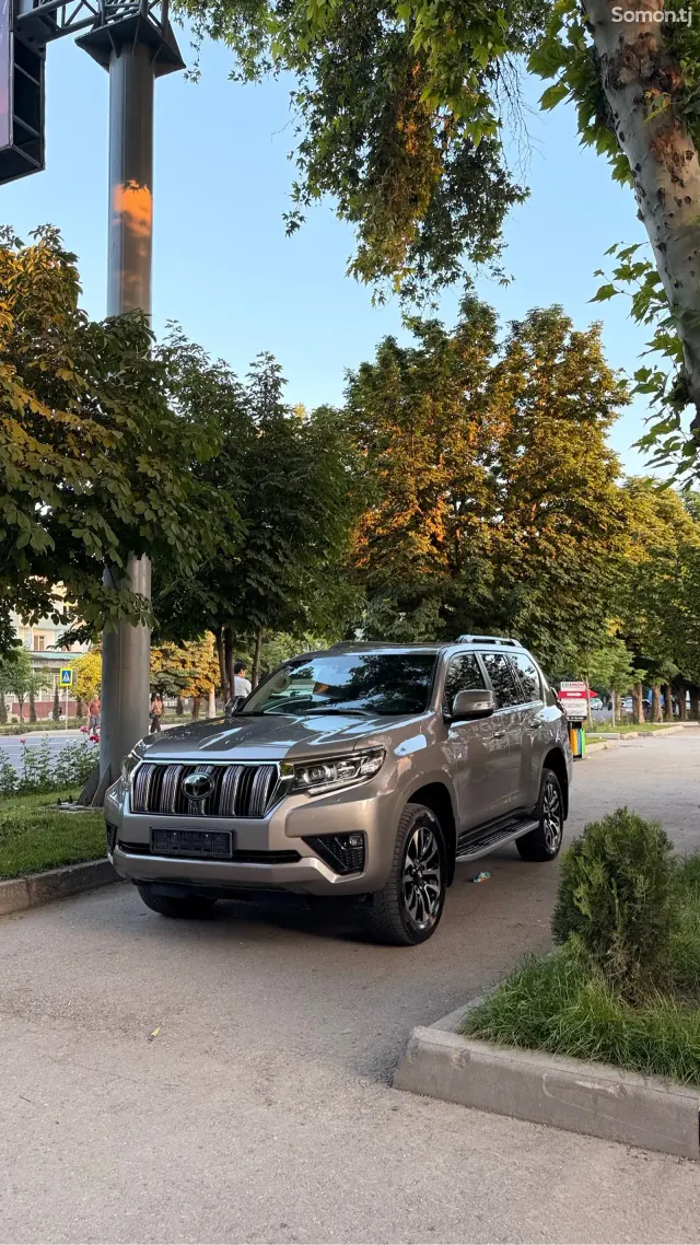 Toyota Land Cruiser Prado 2022 · 2.8 AT
