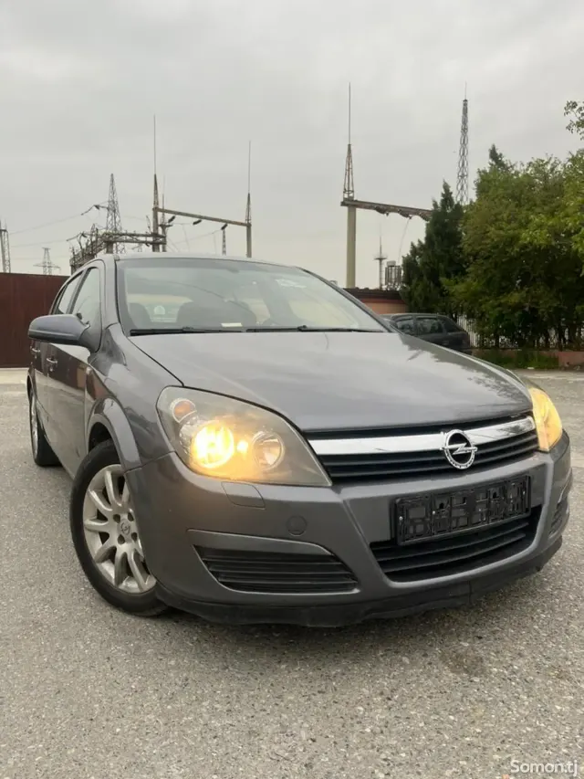 Opel Astra H 2004 · 1.6 MT