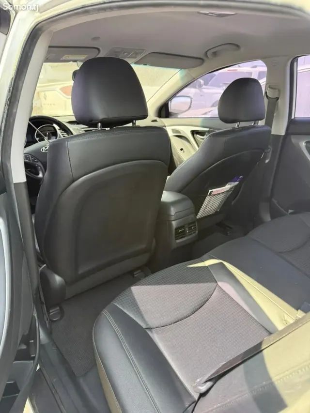 Hyundai Avante 2014 · 1.6 AT