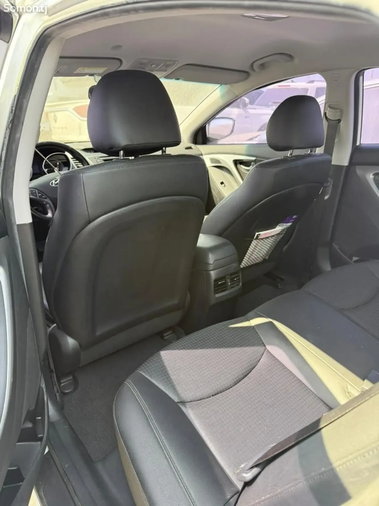 Hyundai Avante 2014 · 1.6 AT