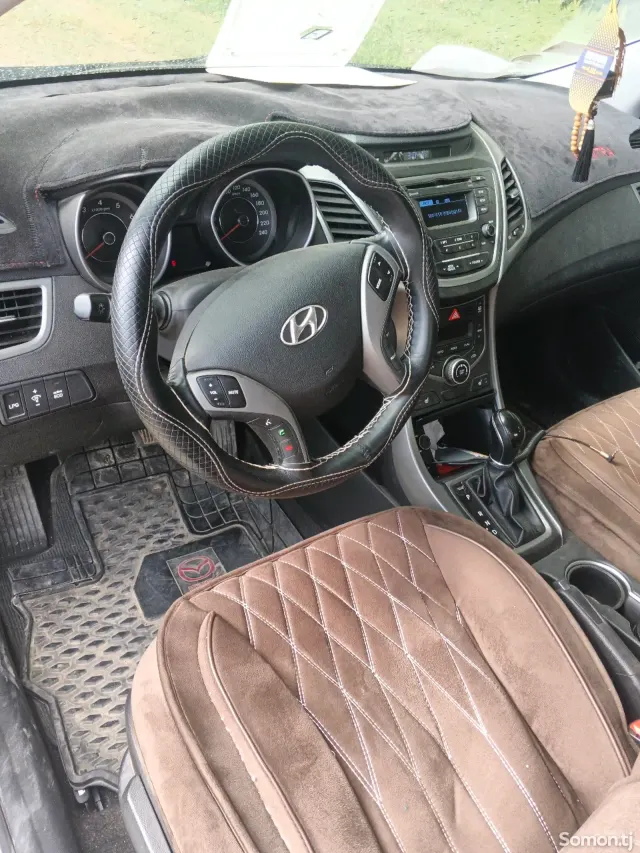 Hyundai Avante 2015 · 1.8 AT