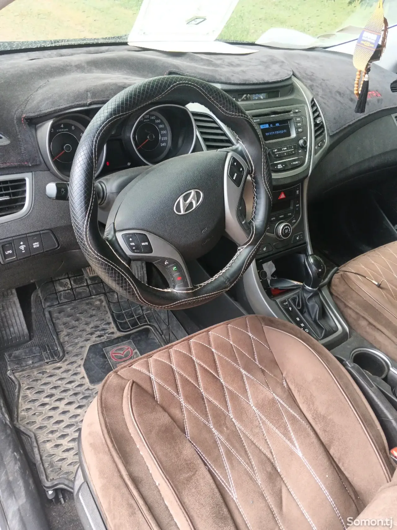 Hyundai Avante 2015 · 1.8 AT