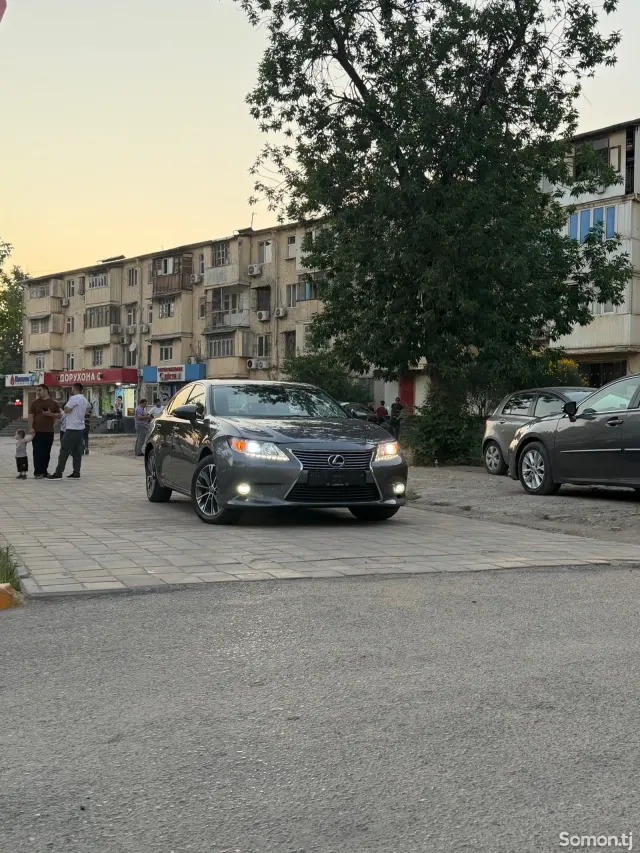 Lexus ES series 2014 · 3.0 AT