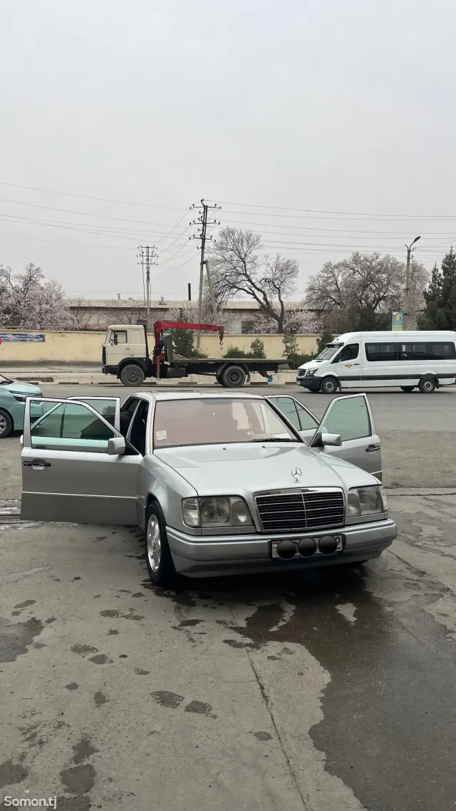Mercedes-Benz W124 1994 · 2.3 AT