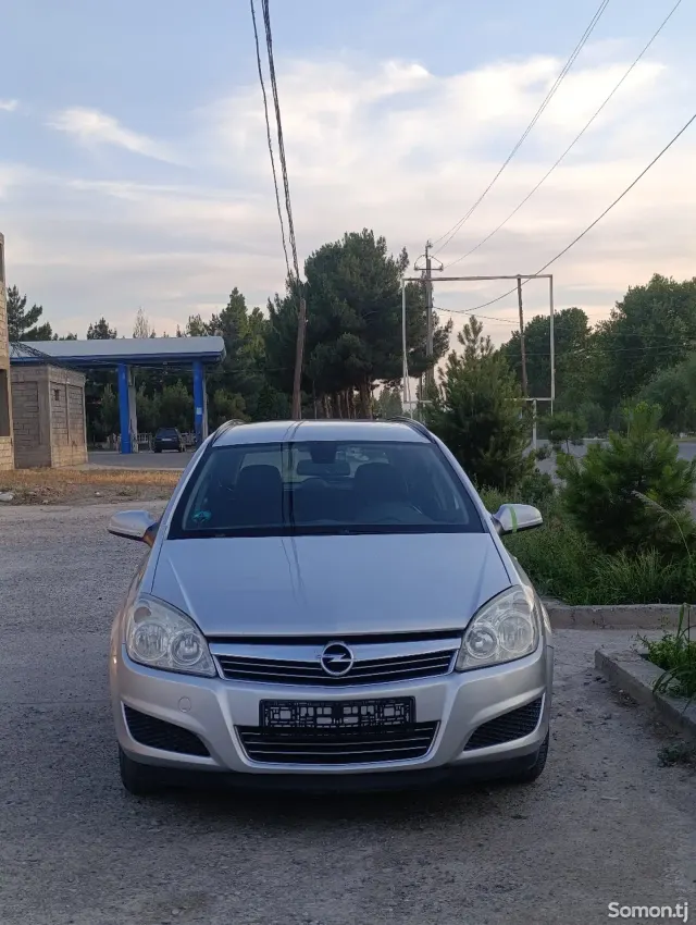 Opel Astra H 2008 · 1.6 MT