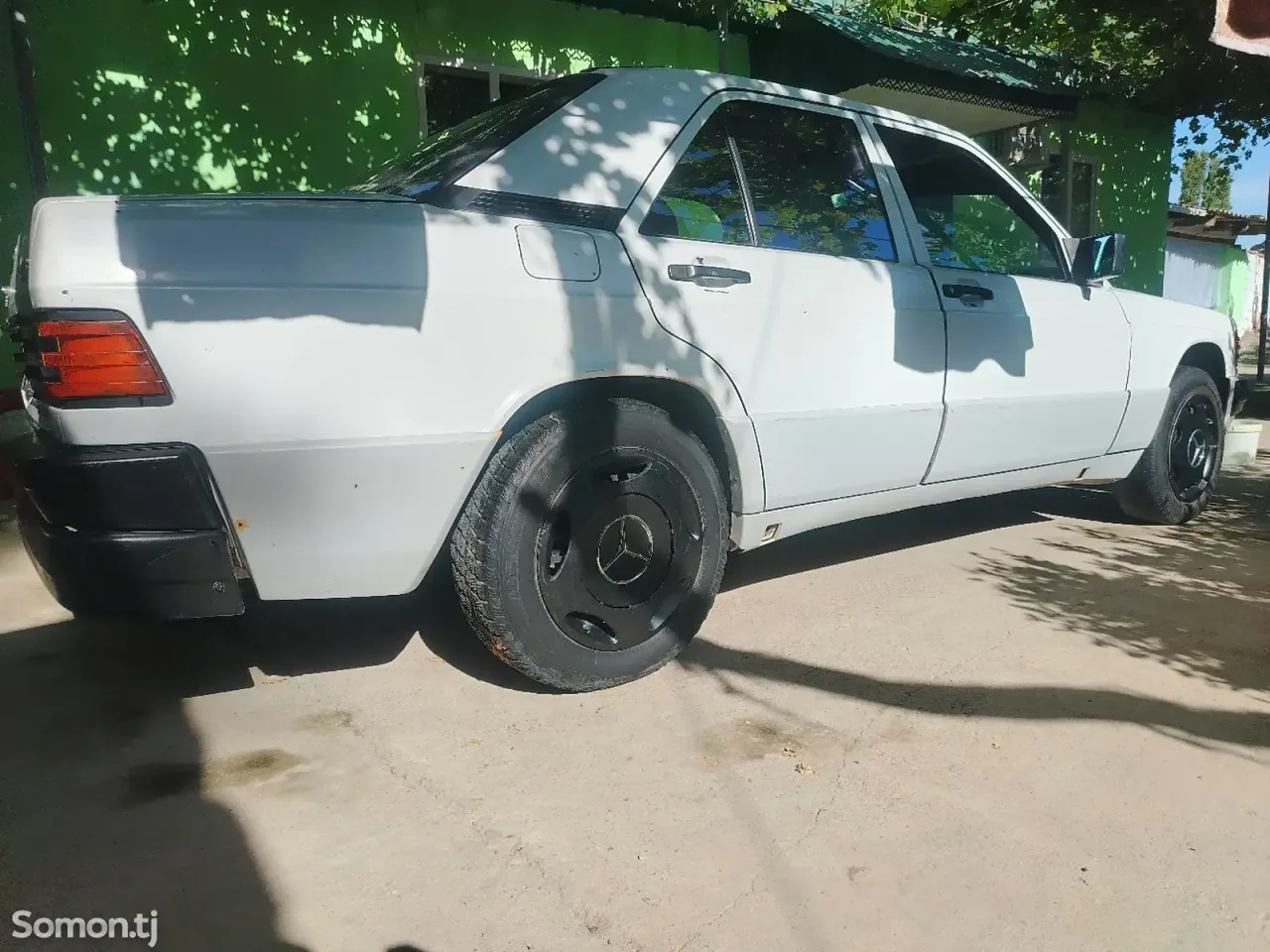 Mercedes-Benz W201 1991 · 2.0 MT