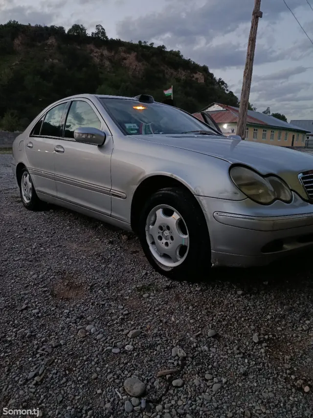 Mercedes-Benz C class 2001 · 2.3 MT