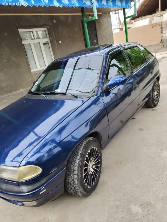 Opel Astra F 1996 · 1.6 MT