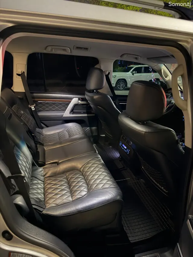 Toyota Land Cruiser 2018 · 4.7 AT
