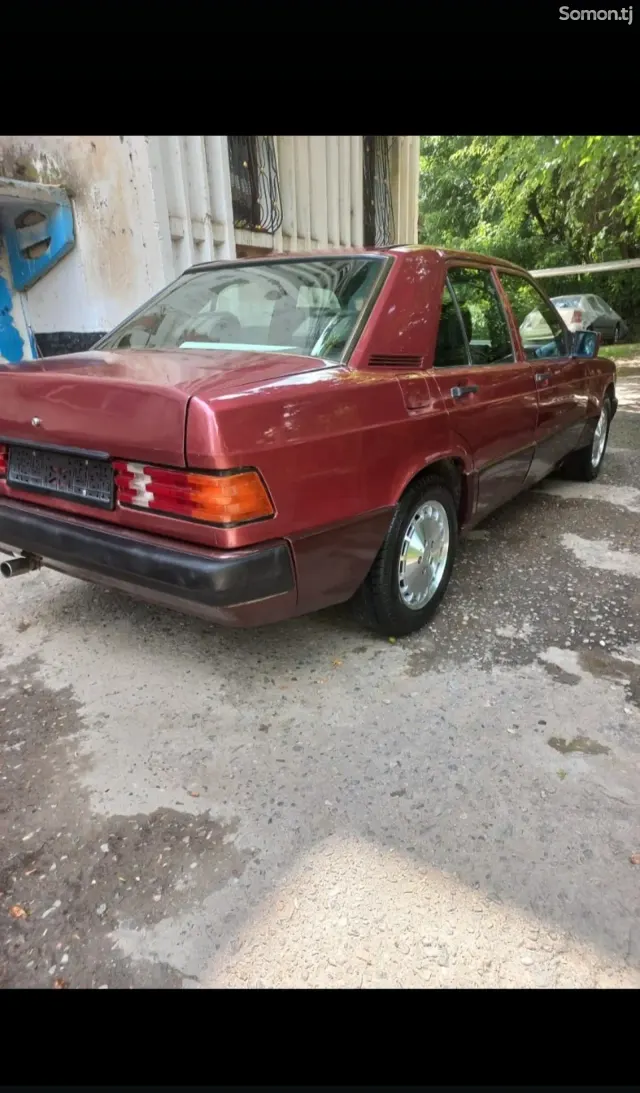 Mercedes-Benz W201 1998 · 1.8 MT